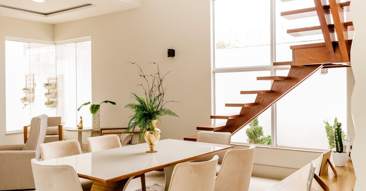 Interieur elegant dans une maison residentielle modernercvm4a